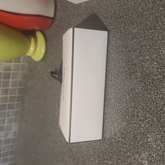 Chanel White Gift Boxes - Picture 9 of 14